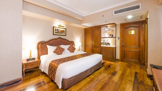Hotelzimmer mit Doppelbett
